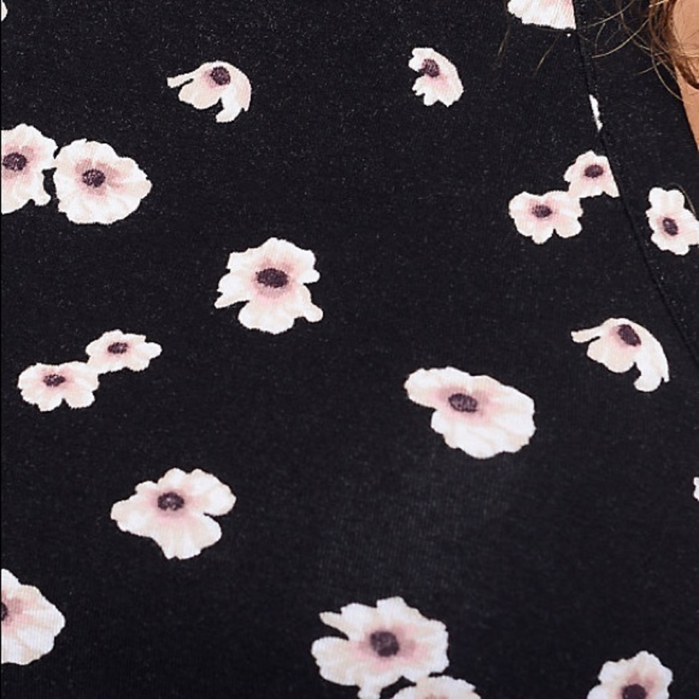 BLACK FLORAL CROP TOP NEW - Picture 3 of 3